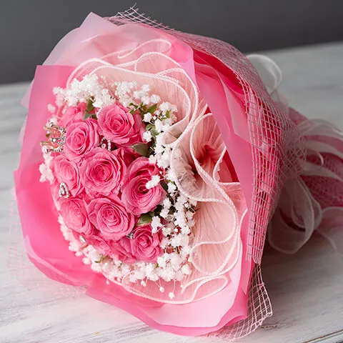 【韓国風ラッピング】ピンクバラ12本のプリザーブドフラワーブーケ (かすみ草入り)