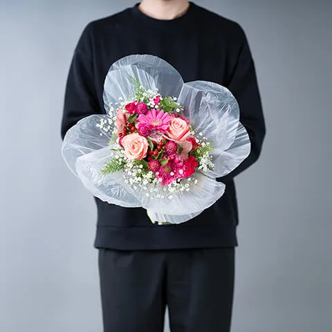 ピンクバラと季節のお任せ花束