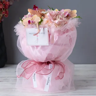 ピンク系レイヤード・チュールブーケ スタンディングブーケ