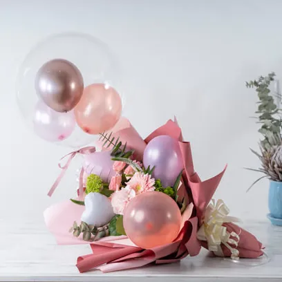 浮かぶバルーン入り ピンク系 花束
