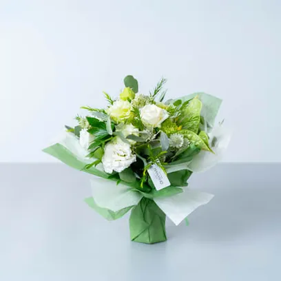 季節のお任せ 白緑系 スタンディングブーケ