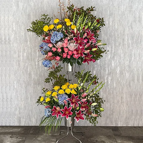 Mixカラーで季節のお任せスタンド花　LM
