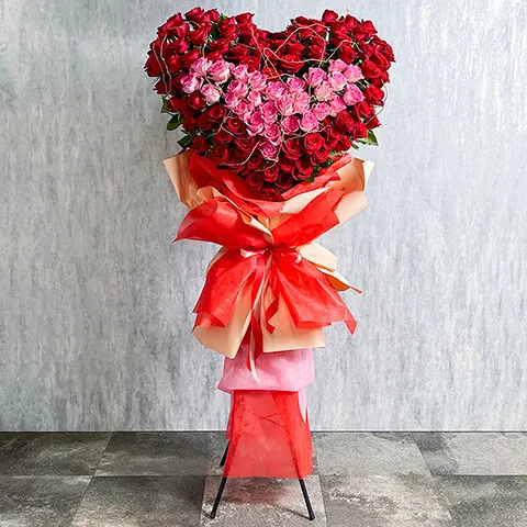 国産バラのハート型スタンド花