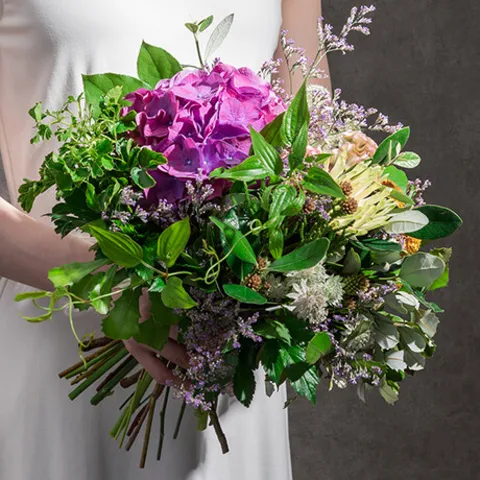 エレガントなウエディングブーケ