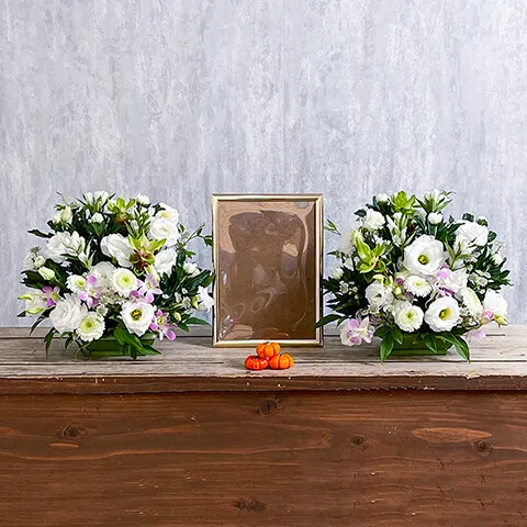 仮祭壇用季節の花アレンジ１対