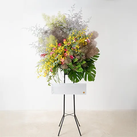 オンシジュームと季節の花でアートスタンド花