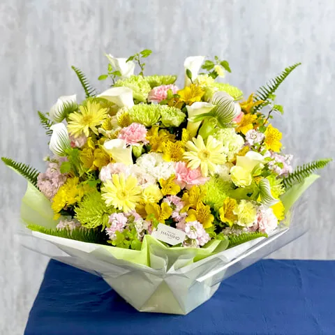 お供え用 洋花の淡色系でアレンジメント