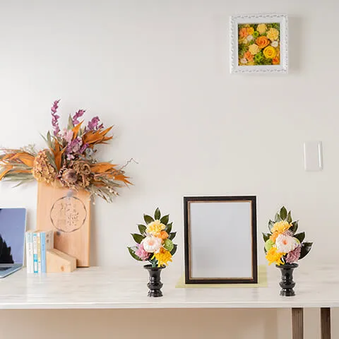 仏壇用 プリザーブドフラワー（花瓶黒色x2付き）黄菊