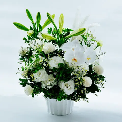 白基調のお供えアレンジメント
