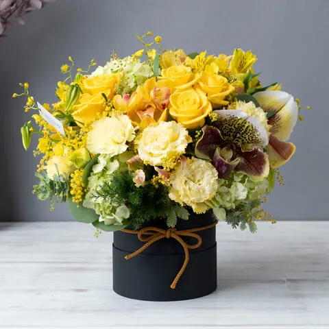 ビタミンカラーの季節のお花アレンジメント