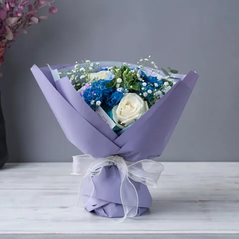 淡い紫ブルー系 季節のお任せ スタンディングブーケ