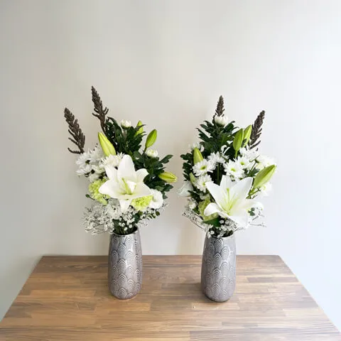 【墓用】白メインお墓の花1対（左右に1つずつ）