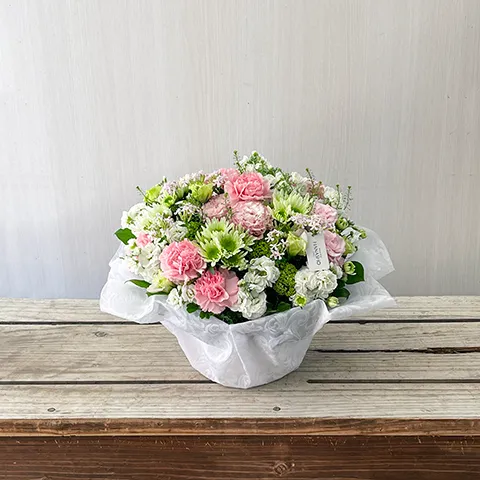 お供え用淡ピンク系のアレンジメント