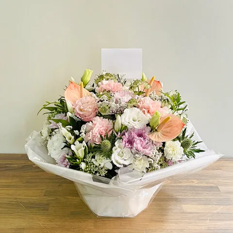 お供え用淡ピンク系のアレンジメント