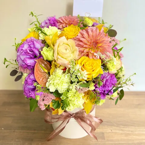 陽だまり色で季節のお花アレンジメント