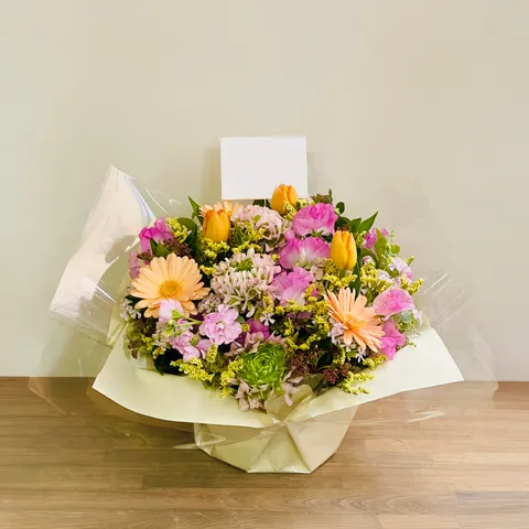 お供え用 季節のお任せ 明るい洋花 アレンジメント
