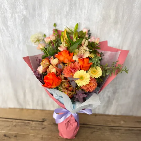 くすみカラー 季節のお任せ花束画像