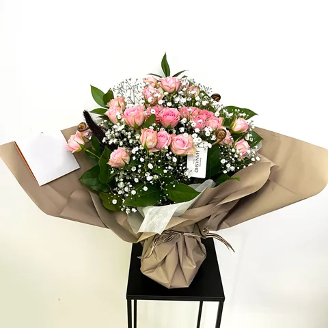 ピンク薔薇のスタンディングブーケ画像