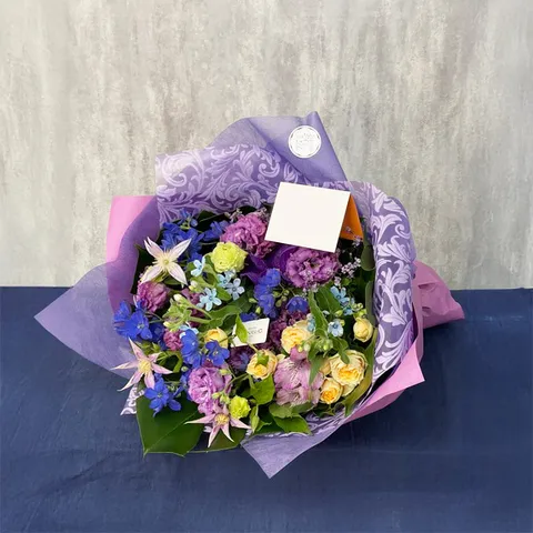 紫ブルー系の花束画像