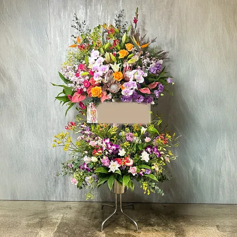 季節の花でミックスカラーのスタンド花　2段画像