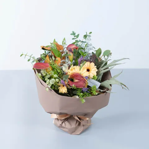 ナチュラル系の季節のお花 スタンディングブーケ