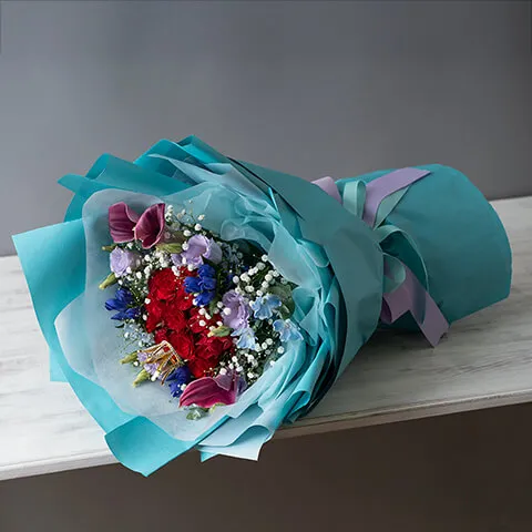 【韓国風ラッピングドレスブーケ】 赤バラ12本と季節の花 クラウン花束