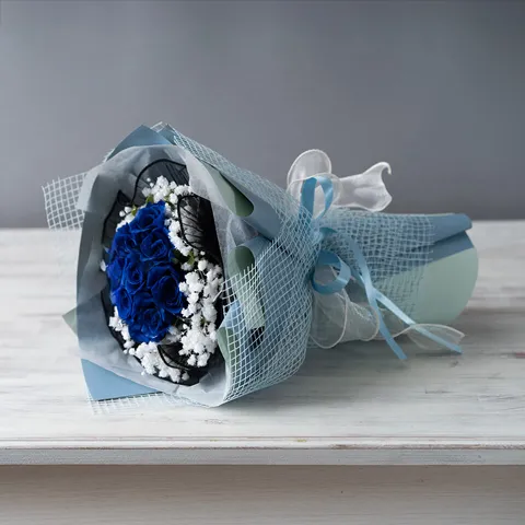 【韓国風ラッピング】青バラ12本のプリザーブドフラワーブーケ （かすみ草入り）