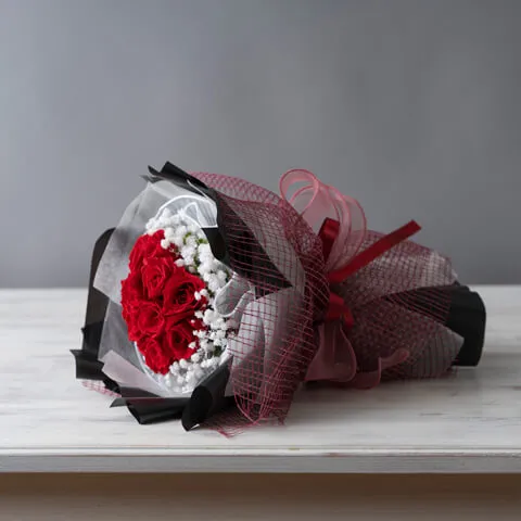 【韓国風ラッピング】赤バラ12本のプリザーブドフラワーブーケ （かすみ草入り）