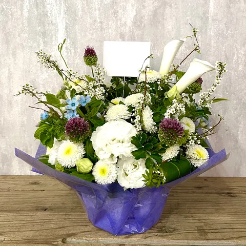 お供え季節の花で白系アレンジメント
