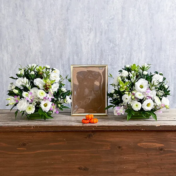 仮祭壇用季節の花アレンジ１対