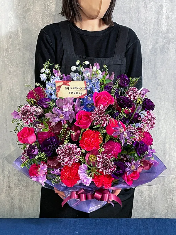 赤紫系季節の花でアレンジ花｜広島花屋オンラインショップ花将