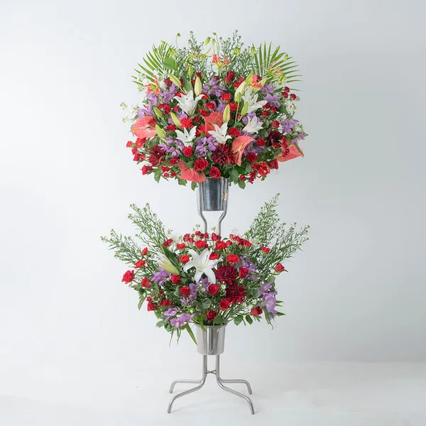 赤系スタンド花 2段華やかにおまかせ