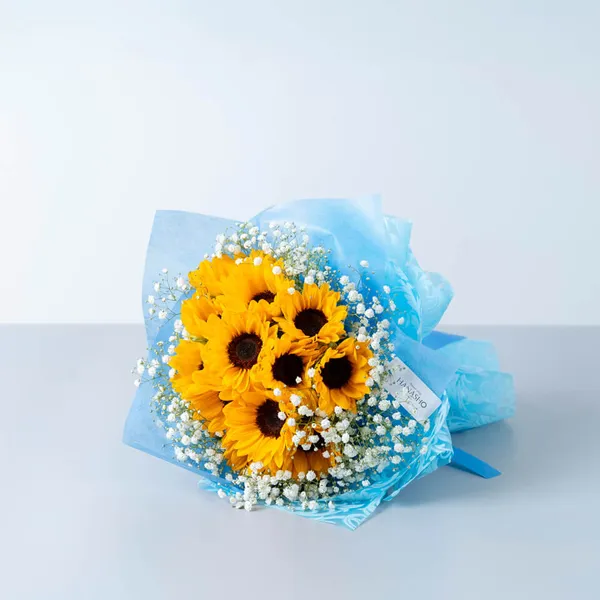 ひまわり12本とかすみ草の花束