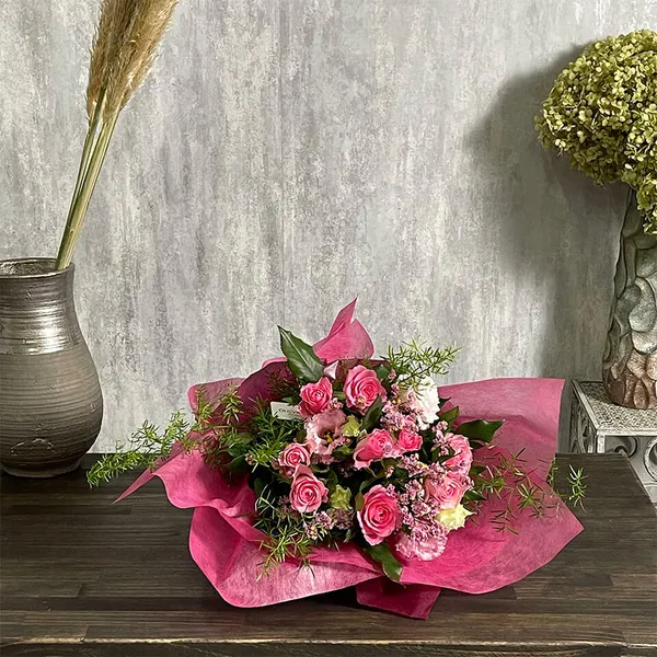 ピンク系バラの花束
