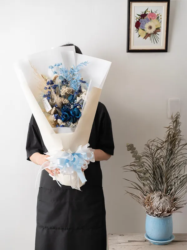 アイシーなブルートーンのドライフラワー花束｜広島花屋オンライン