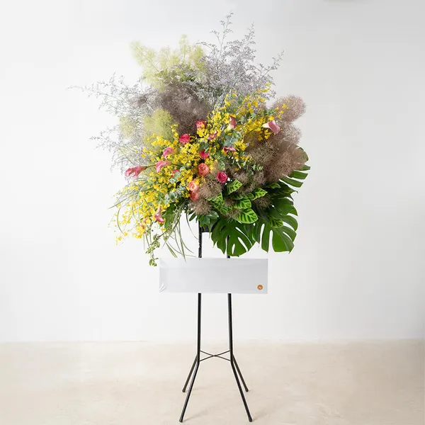オンシジュームと季節の花でアートスタンド花