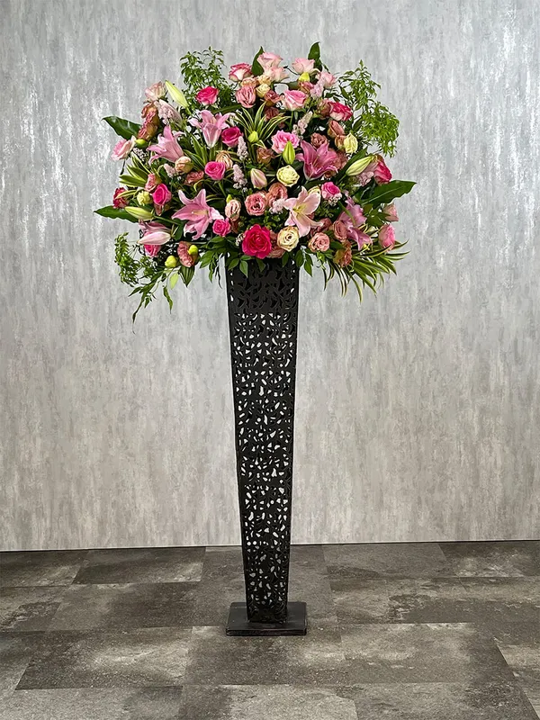 季節の花のスタンド花　1段メッシュ脚
