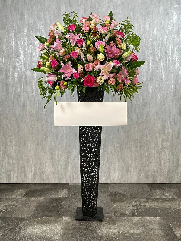 季節の花のスタンド花 1段メッシュ脚｜広島花屋オンラインショップ花将