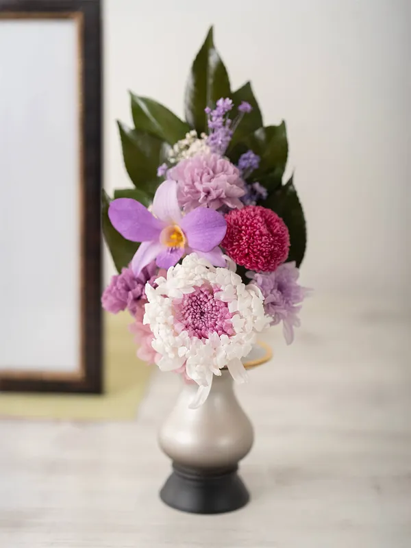 仏壇用 プリザーブドフラワー（花瓶シルバー色x2付き）ピンク菊｜広島