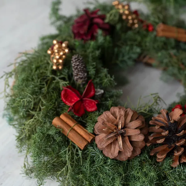 お家で作る「クリスマスリース 制作キット スタンダード」｜広島花屋