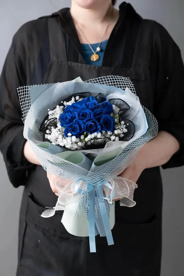韓国風ラッピング】青バラ12本のプリザーブドフラワーブーケ （かすみ