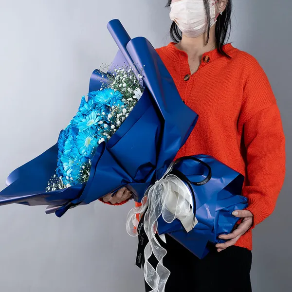青ガーベラ100本の花束(かすみ草入り)｜広島花屋オンラインショップ花将
