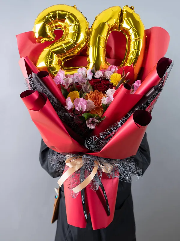 韓国風ラッピング】 20バルーンと20本赤バラのドレスブーケ｜広島花屋
