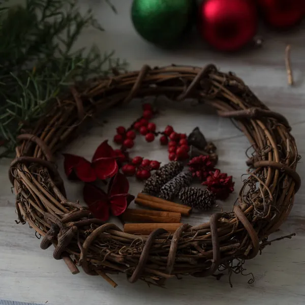 お家で作る「クリスマスリース 制作キット スタンダード」｜広島花屋