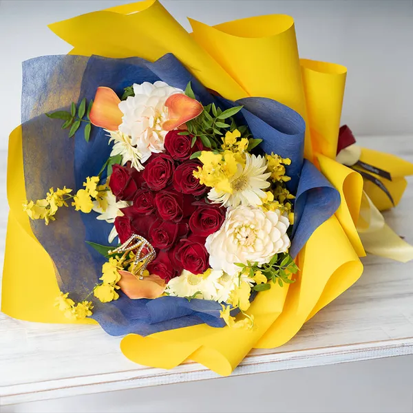 ゴールデンロマンス” 赤バラ12本入り｜プリンセスドレスブーケ｜広島