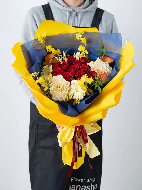 ゴールデンロマンス” 赤バラ12本入り｜プリンセスドレスブーケ｜広島