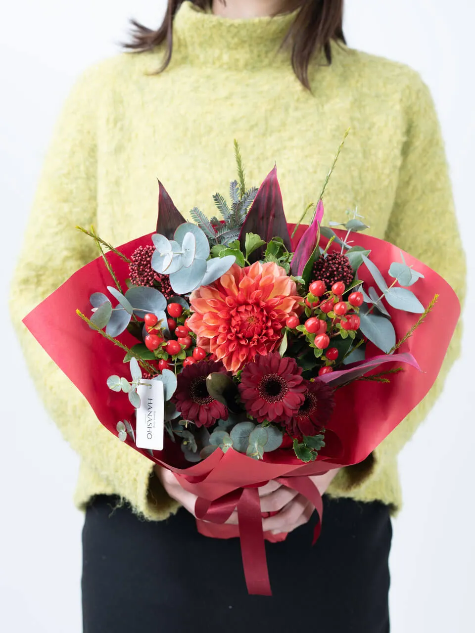 花束を手に flower gift lab / 花束 スタンダードタイプ