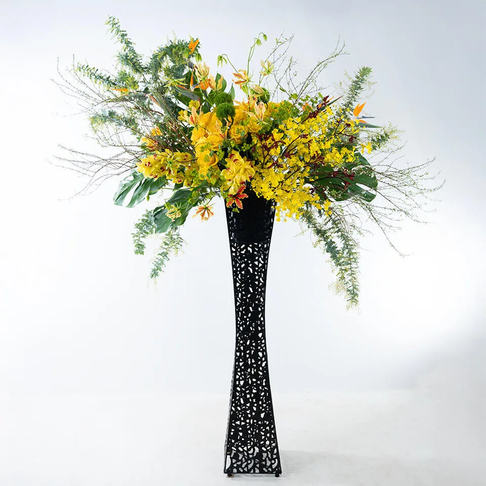 個性的な黄色系のアートスタンド花｜広島花屋オンラインショップ花将