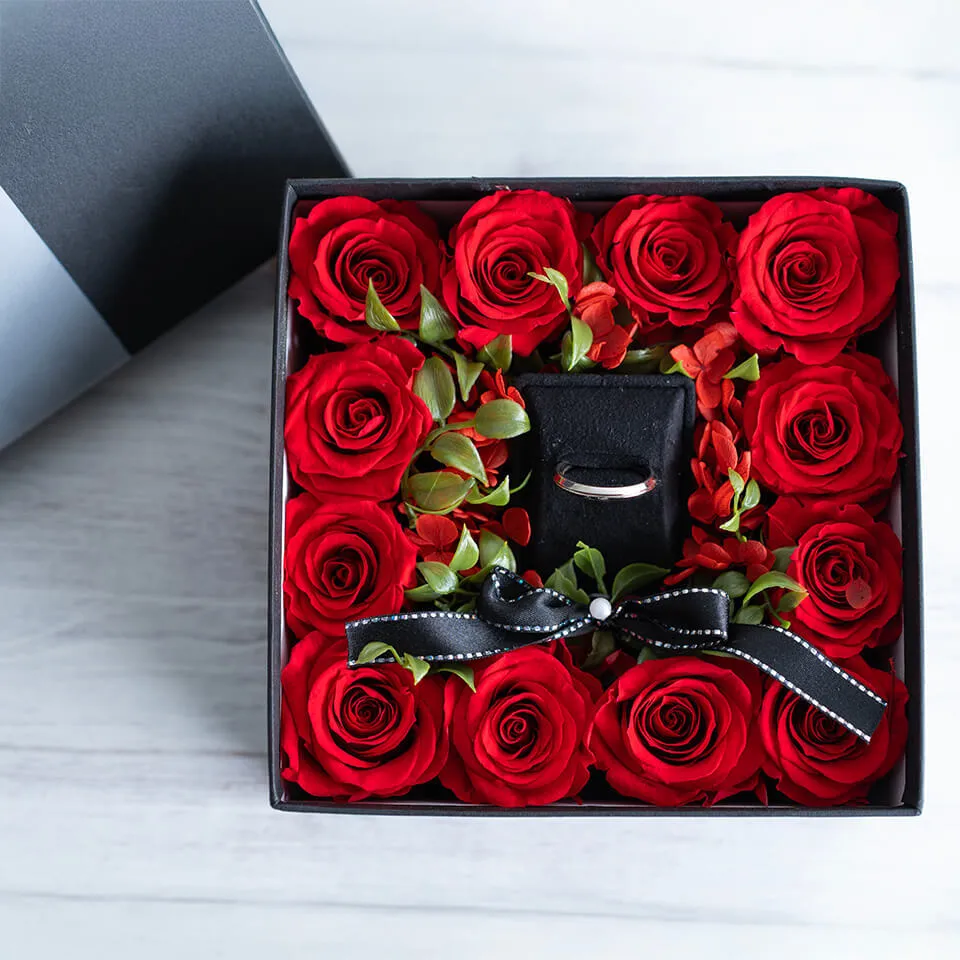 赤バラ12輪プリザーブドフラワーBOXリングピロー付き｜広島花屋