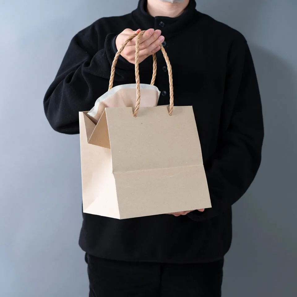 赤バラ12輪プリザーブドフラワーBOXリングピロー付き｜広島花屋